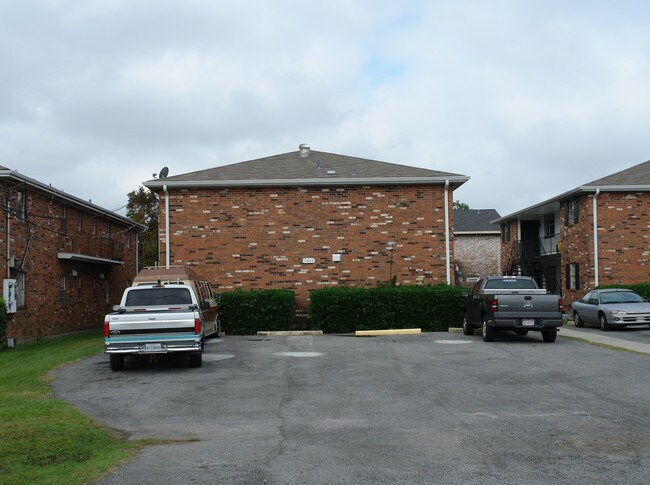 2604 Harvard Ave in Metairie, LA - Foto de edificio - Building Photo