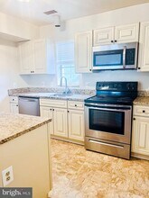 1401 E Abingdon Dr, Unit 6 in Alexandria, VA - Building Photo - Building Photo