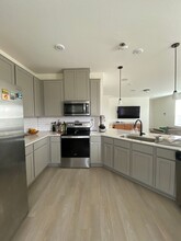 5911 Eckhert Rd in San Antonio, TX - Building Photo - Building Photo