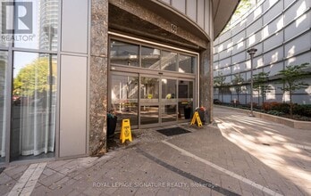 60 Absolute Ave in Mississauga, ON - Building Photo - Building Photo