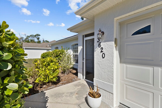 3620 Candia Ave in North Port, FL - Foto de edificio - Building Photo