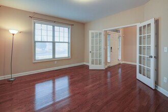 325 Cranbrooke Cir in Suwanee, GA - Foto de edificio - Building Photo