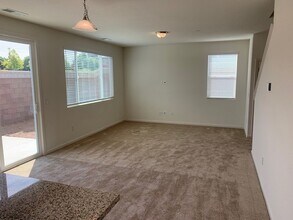 6100 Mehrten Cir in Rocklin, CA - Foto de edificio - Building Photo