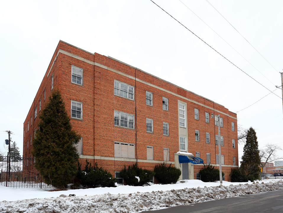 Mae Park Square Apartments in Cleveland, OH - Building Photo