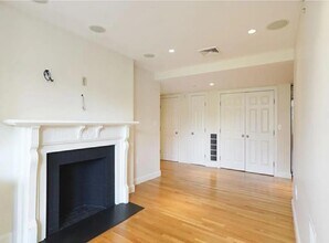 294 Newbury St in Boston, MA - Building Photo - Building Photo