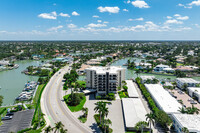 Kingsport Club in Naples, FL - Foto de edificio - Building Photo