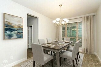 120 Knight of Realm Blvd in Lewisville, TX - Foto de edificio - Building Photo