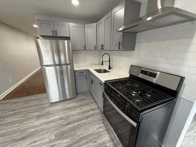 property at 906 Alcyon Dr