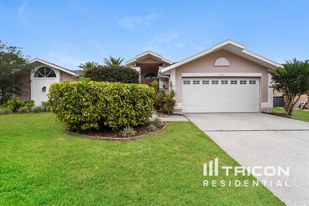 854 Christina Cir in Oldsmar, FL - Building Photo