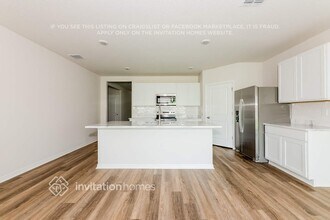 8017 Majestic Palms Ct in Venice, FL - Building Photo - Building Photo