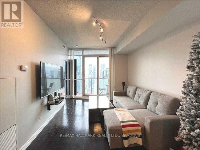 65 Bremner Blvd in Toronto, ON - Building Photo - Building Photo