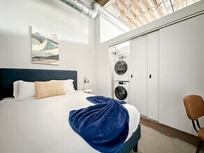 403 W 4th St N in Newton, IA - Foto de edificio - Building Photo