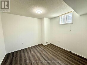 72 Loughlin Hill Crescent in Ajax, ON - Building Photo - Building Photo