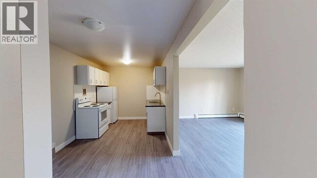 9807-108 108 Ave in Grande Prairie, AB - Building Photo - Building Photo
