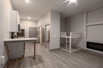 Apartments on Main in Davenport, IA - Building Photo - Interior Photo