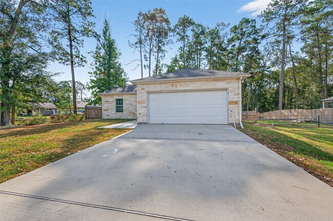 25106 Morgan Cemetery Rd in Cleveland, TX - Foto de edificio - Building Photo