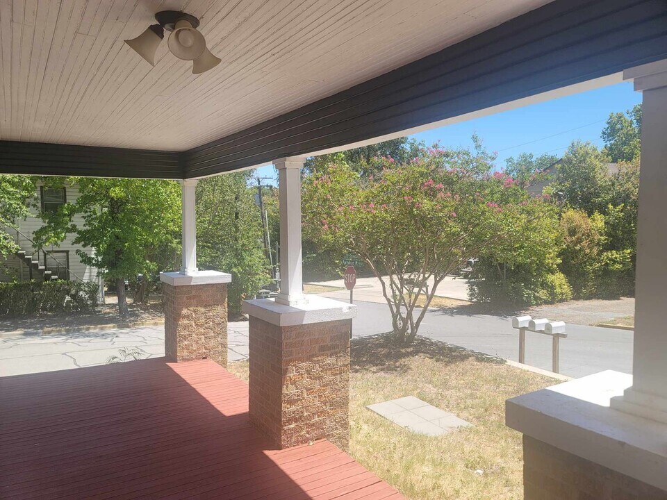 1302 20th St-Unit -Apartment 1 in Huntsville, TX - Building Photo