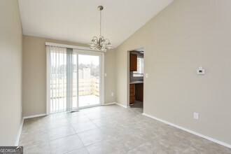 2077 Raintree Pl in Lithonia, GA - Foto de edificio - Building Photo