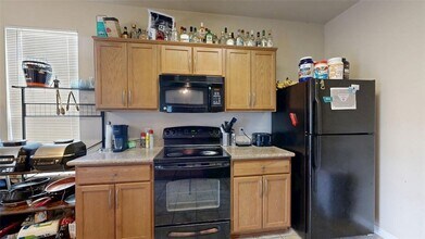 2933 McLaren Dr in College Station, TX - Building Photo - Building Photo