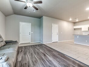 609 N 5th St in Cashion, OK - Building Photo - Building Photo