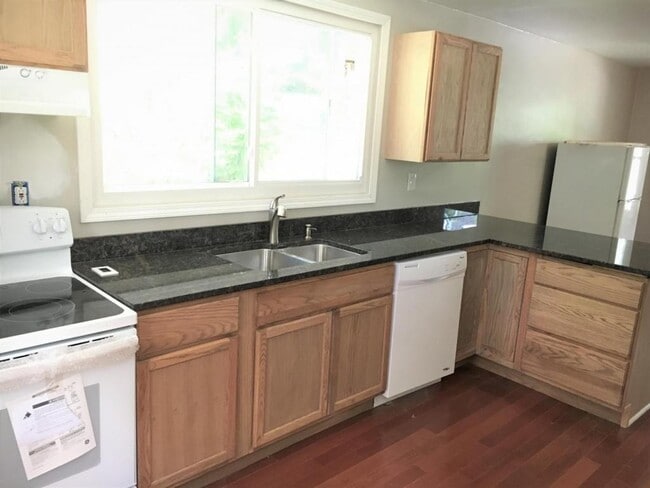 275 Baywood Ave in Pittsburgh, PA - Building Photo - Building Photo