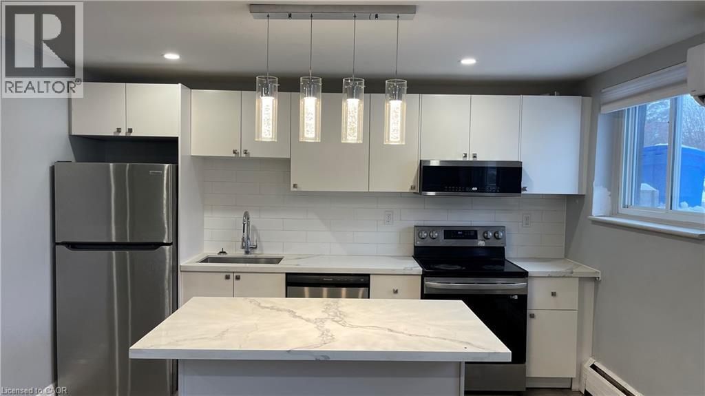 413 Hazel St in Waterloo, ON - Building Photo