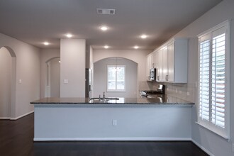 383 Leadtree Loop in Mustang Ridge, TX - Foto de edificio - Building Photo