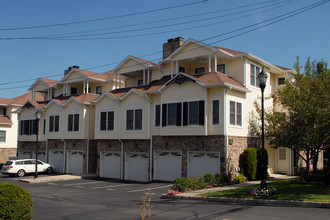 Lion Gate at Caldwell in Caldwell, NJ - Building Photo - Building Photo