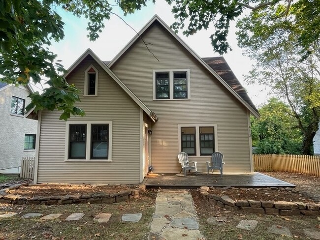 property at 412 W Ila St