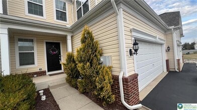 8536 Mayfair Ct in Breinigsville, PA - Building Photo - Building Photo