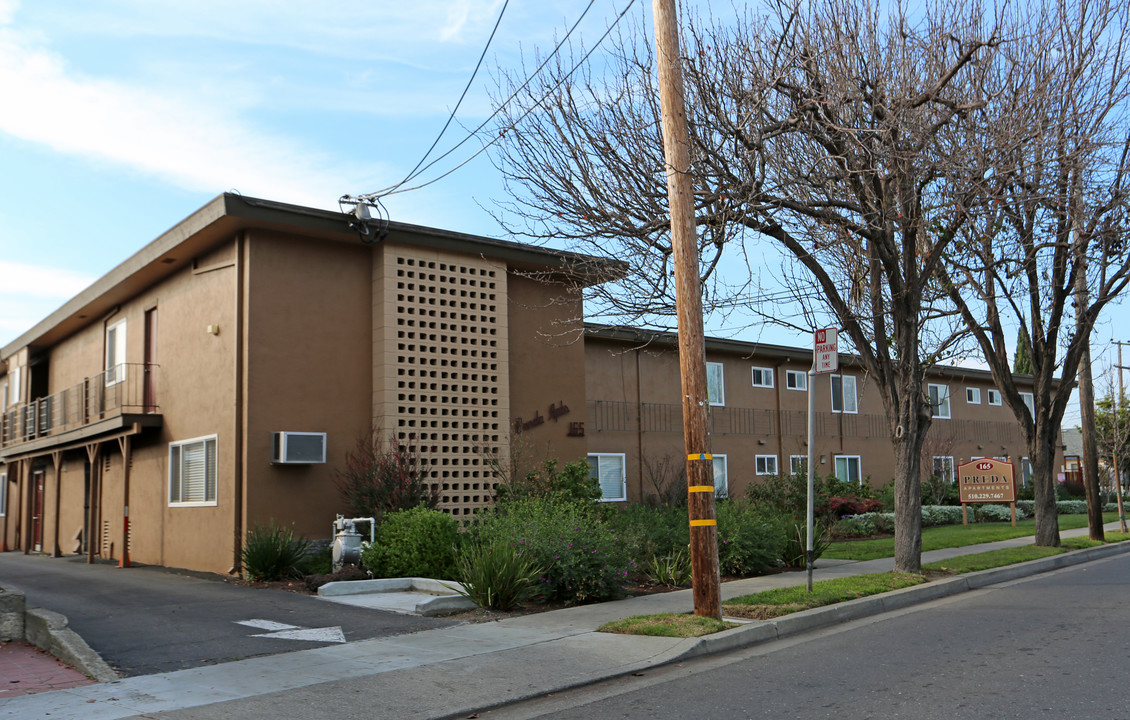 Preda Apartments in San Leandro, CA - Foto de edificio