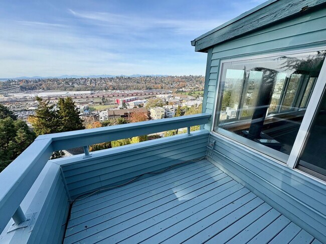 2103 11th Ave W-Unit -#C in Seattle, WA - Building Photo - Building Photo