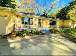 2947 Chamberlain Rd in Fairlawn, OH - Building Photo - Building Photo