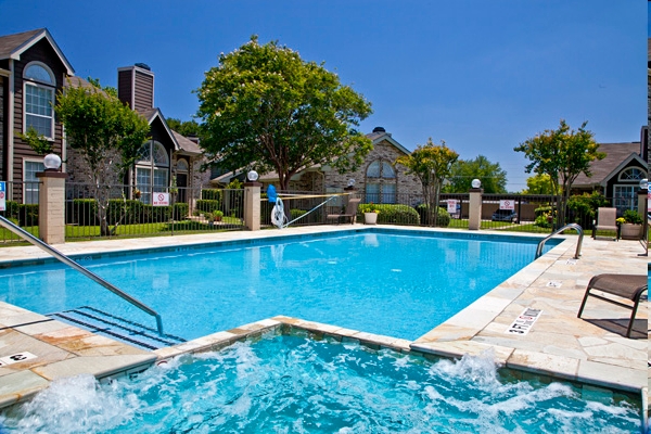 Plano Park Townhomes in Plano, TX - Building Photo