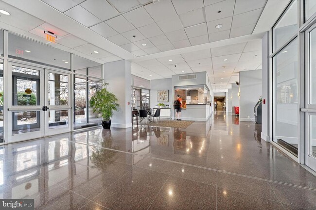 800 4th St SW, Unit s819 in Washington, DC - Building Photo - Building Photo