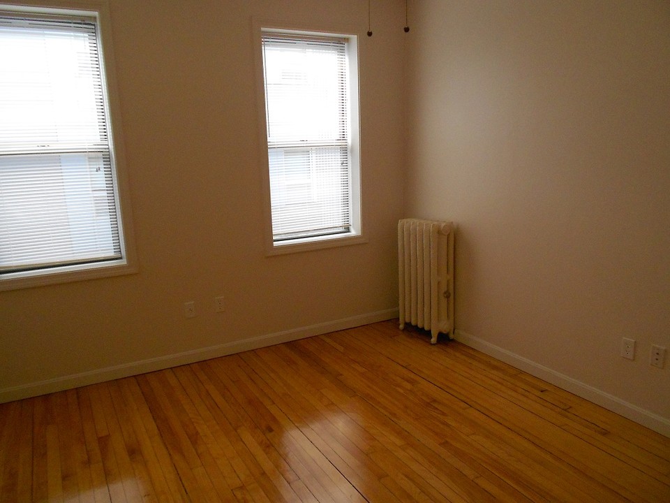 49 Burbank St in Boston, MA - Building Photo