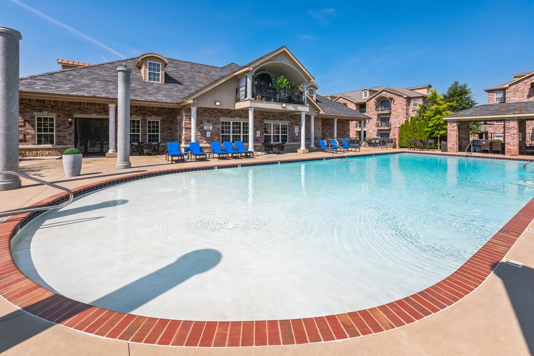 The Versailles Apartment Homes in North Little Rock, AR - Building Photo