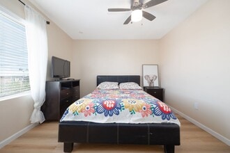 554 Los Angeles Pl in San Diego, CA - Building Photo - Building Photo