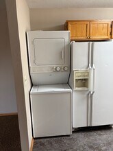 1201 Laurel St, Unit B in Dallas Center, IA - Building Photo - Building Photo