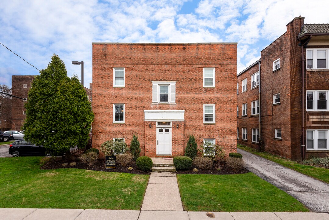 2708 Mayfield Building in Cleveland, OH - Foto de edificio