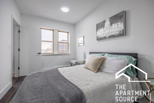 1553 W Hollywood Ave, Unit 401 in Chicago, IL - Building Photo - Building Photo