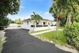 745 NW 140th St in Miami, FL - Building Photo