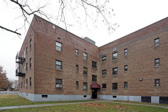 Braddock Gardens in Queens Village, NY - Building Photo - Building Photo