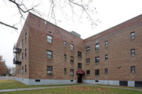 Braddock Gardens in Queens Village, NY - Foto de edificio - Building Photo