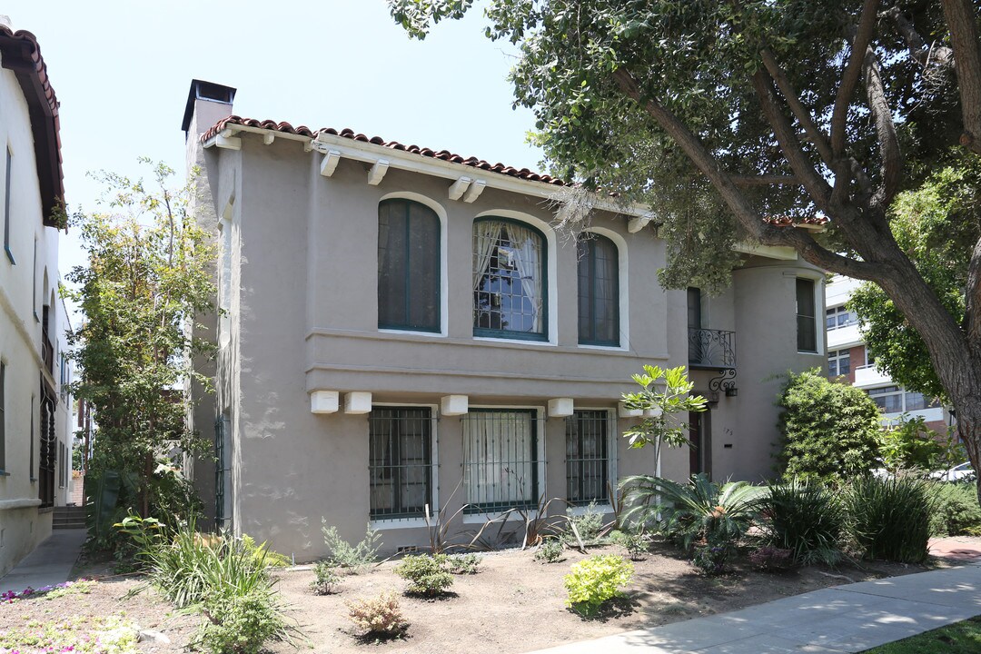 8826 Clifton Way in Beverly Hills, CA - Building Photo