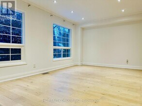 76 Mosaics Ave in Aurora, ON - Building Photo - Building Photo