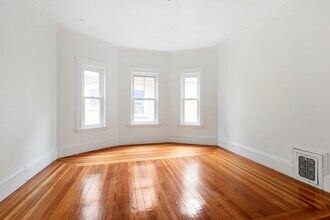 268 Willow Ave, Unit 2T in Somerville, MA - Foto de edificio - Building Photo