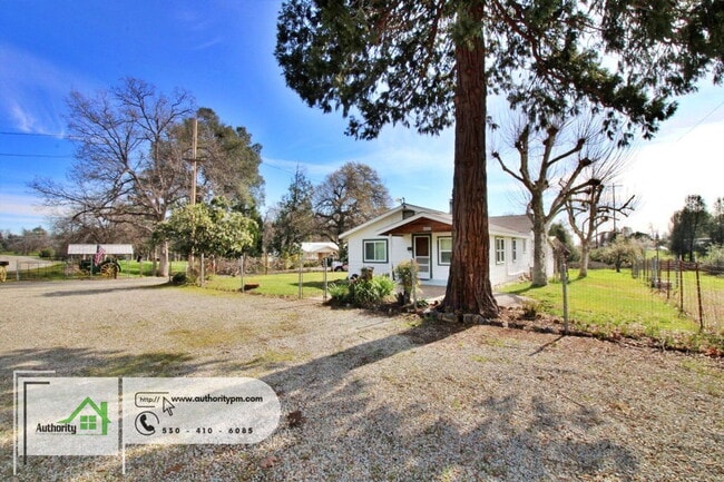 9021 Placer Rd in Redding, CA - Building Photo - Building Photo