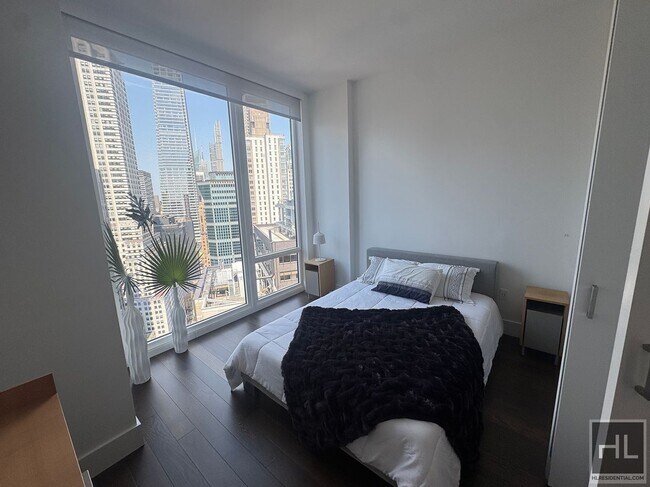 East 44th Street in New York, NY - Building Photo - Building Photo