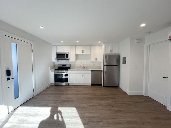 350 Hermosa in Hermosa Beach, CA - Foto de edificio - Building Photo